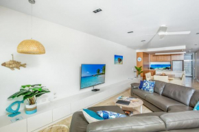 Unit 6 Plantation - Rainbow Beach, Plantation Resort, Ground Floor, Aircon, Pool, Spa
